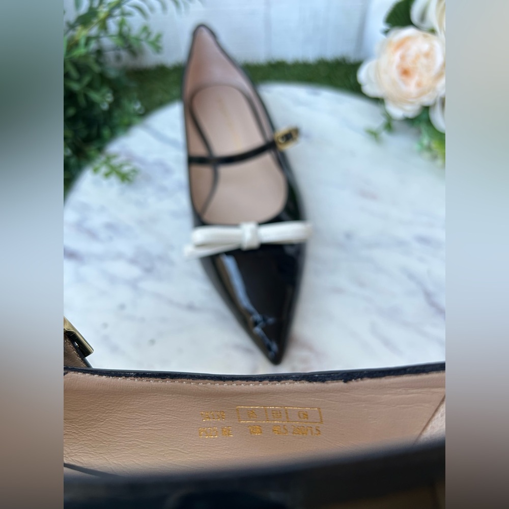 STUART WEITZMAN FELICITY MARY JANE
FLAT in BLACK/CREAM Sz 10 gently used
$425 - Picture 16 of 16